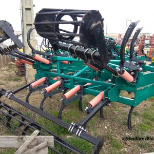 Cultivador chisel de 15 brazos de 40x40 semi nuevo marca Revilla
