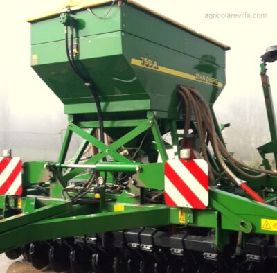 Sembradora de ocasión arrastrada John Deere modelo 750 A