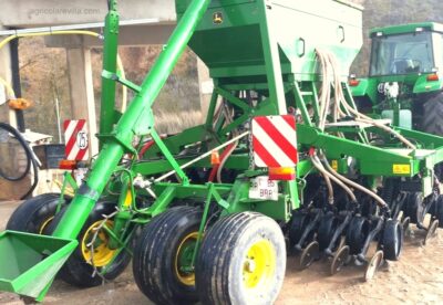 Sembradora de ocasión arrastrada John Deere modelo 750 A