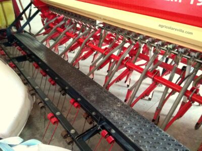 Sembradora usada suspendida de 3,5 m de trabajo marca Sola, modelo Trisem 194 3500/28 GC similar a la Gil, Gaspardo, Lamusa