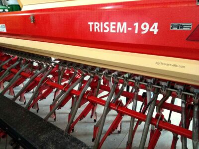 Sembradora usada suspendida de 3,5 m de trabajo marca Sola, modelo Trisem 194 3500/28 GC similar a la Gil, Gaspardo, Lamusa