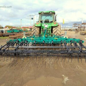 o Vibrocultivador modelo MAMUT de 29 brazos de 80x12 fabricado en cuatro filas de brazos con rodillo y rastra