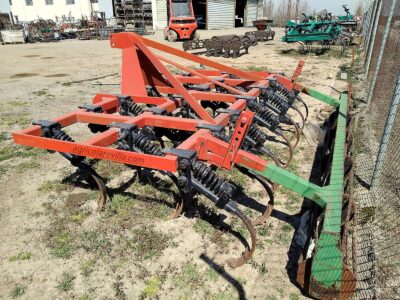 Cultivador Chisel de 19 brazos de 45x20 marca Llorente similar a Gaher, ovlac, Gil