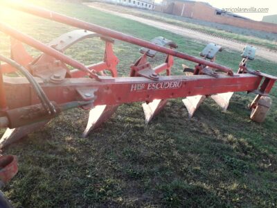 Arado similar a los de la marca Kverneland, Ovlac, Gil, Aguirre, Escudero y Agrícola Sánchez