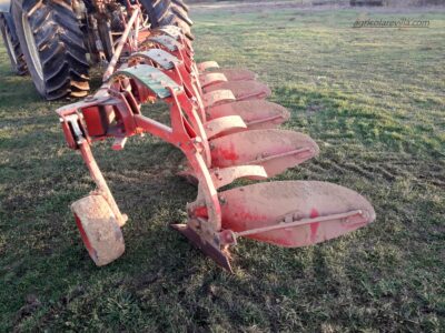 Arado similar a los de la marca Kverneland, Ovlac, Gil, Aguirre, Escudero y Agrícola Sánchez