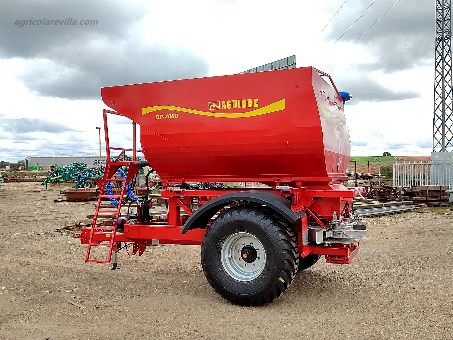 Abonadora arrastrada de dos platos de 7.000 kg marca AGUIRRE, modelo DP 7000