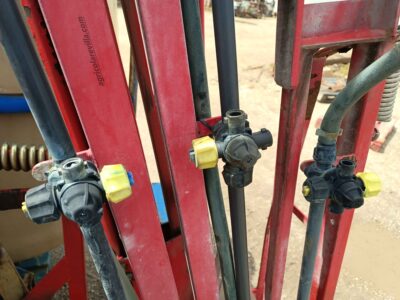 Pulverizador, sulfatadora suspendida marca Aguirre de 1500 litros con barras de 18 m similar a las marcas Amazone, Sanz, Horizonte Solano, Herpa, Benavides, Movican, Tecnoma, Hardy, Gaysa, y Gama
