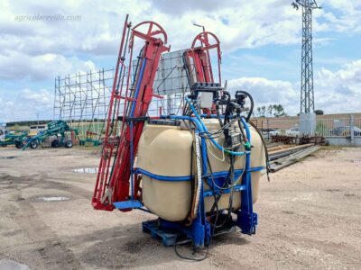 Pulverizador, sulfatadora suspendida marca Aguirre de 1500 litros con barras de 18 m similar a las marcas Amazone, Sanz, Horizonte Solano, Herpa, Benavides, Movican, Tecnoma, Hardy, Gaysa, y Gama
