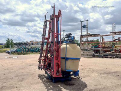 Pulverizador, sulfatadora suspendida marca Aguirre de 1500 litros con barras de 18 m similar a las marcas Amazone, Sanz, Horizonte Solano, Herpa, Benavides, Movican, Tecnoma, Hardy, Gaysa, y Gama
