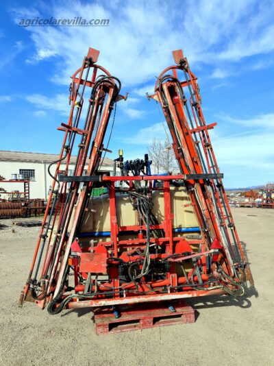 Pulverizador - sulfatadora suspendida marca Aguirre de 1200 litros con barras de 18 m similar a las marcas Amazone, Sanz, Horizonte Solano, Herpa, Benavides, Movican, Tecnoma, Hardy, Gaysa, y Gama