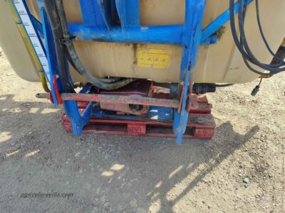Pulverizador - sulfatadora suspendida marca Aguirre de 1200 litros con barras de 18 m similar a las marcas Amazone, Sanz, Horizonte Solano, Herpa, Benavides, Movican, Tecnoma, Hardy, Gaysa, y Gama