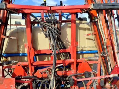 Pulverizador - sulfatadora suspendida marca Aguirre de 1200 litros con barras de 18 m similar a las marcas Amazone, Sanz, Horizonte Solano, Herpa, Benavides, Movican, Tecnoma, Hardy, Gaysa, y Gama