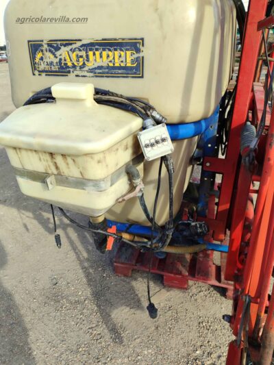 Pulverizador - sulfatadora suspendida marca Aguirre de 1200 litros con barras de 18 m similar a las marcas Amazone, Sanz, Horizonte Solano, Herpa, Benavides, Movican, Tecnoma, Hardy, Gaysa, y Gama
