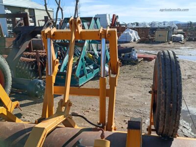 Conjunto de rodillo y cultivador fabricado por Agrícola Mur similar al fabricado por Talleres Bagües