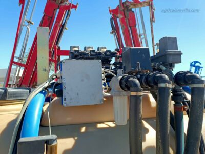 Pulverizador - sulfatadora suspendida marca Aguirre de 1200 litros con barras de 12 m similar a las marcas Amazone, Sanz, Horizonte Solano, Herpa, Benavides, Movican, Tecnoma, Hardy, Gaysa, y Gama