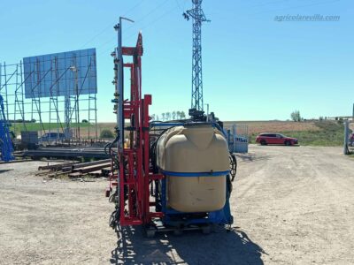 Pulverizador - sulfatadora suspendida marca Aguirre de 1200 litros con barras de 12 m similar a las marcas Amazone, Sanz, Horizonte Solano, Herpa, Benavides, Movican, Tecnoma, Hardy, Gaysa, y Gama