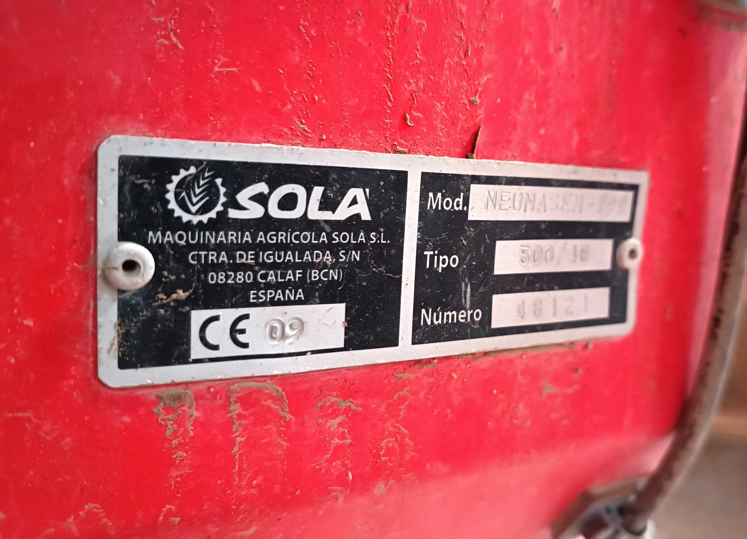 En el campo español las marcas de sembradora más comunes son Amazone, Sola, Lamusa, Gil, Gaspardo, Kverneland, John Deere, Solano Horizonte, Larrosa Arnal, Kuhn Ibérica y Horsch