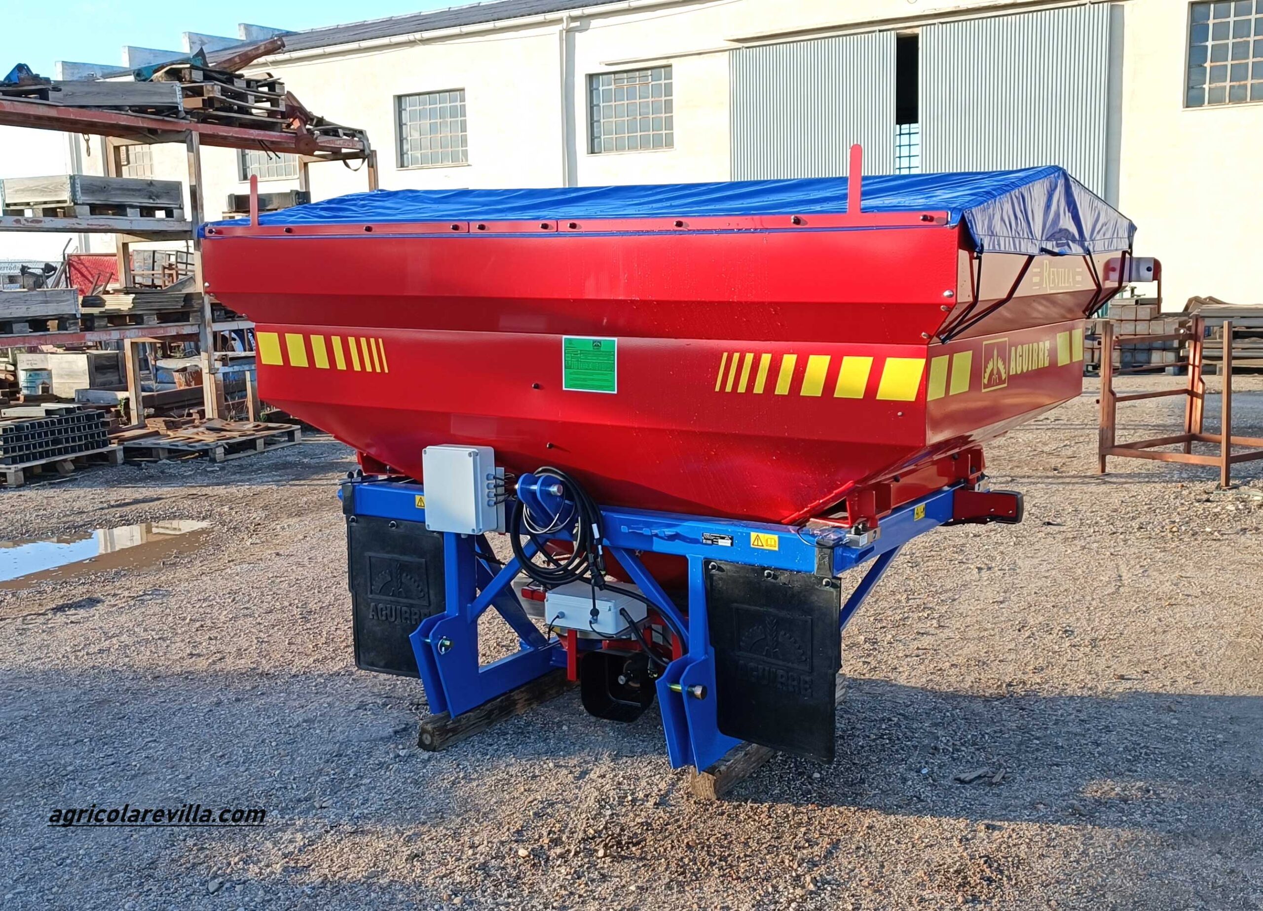 Abonadora suspendida nueva de dos platos de 2.500 kg marca AGUIRRE, modelo AC2 2500 AGD 201 PC