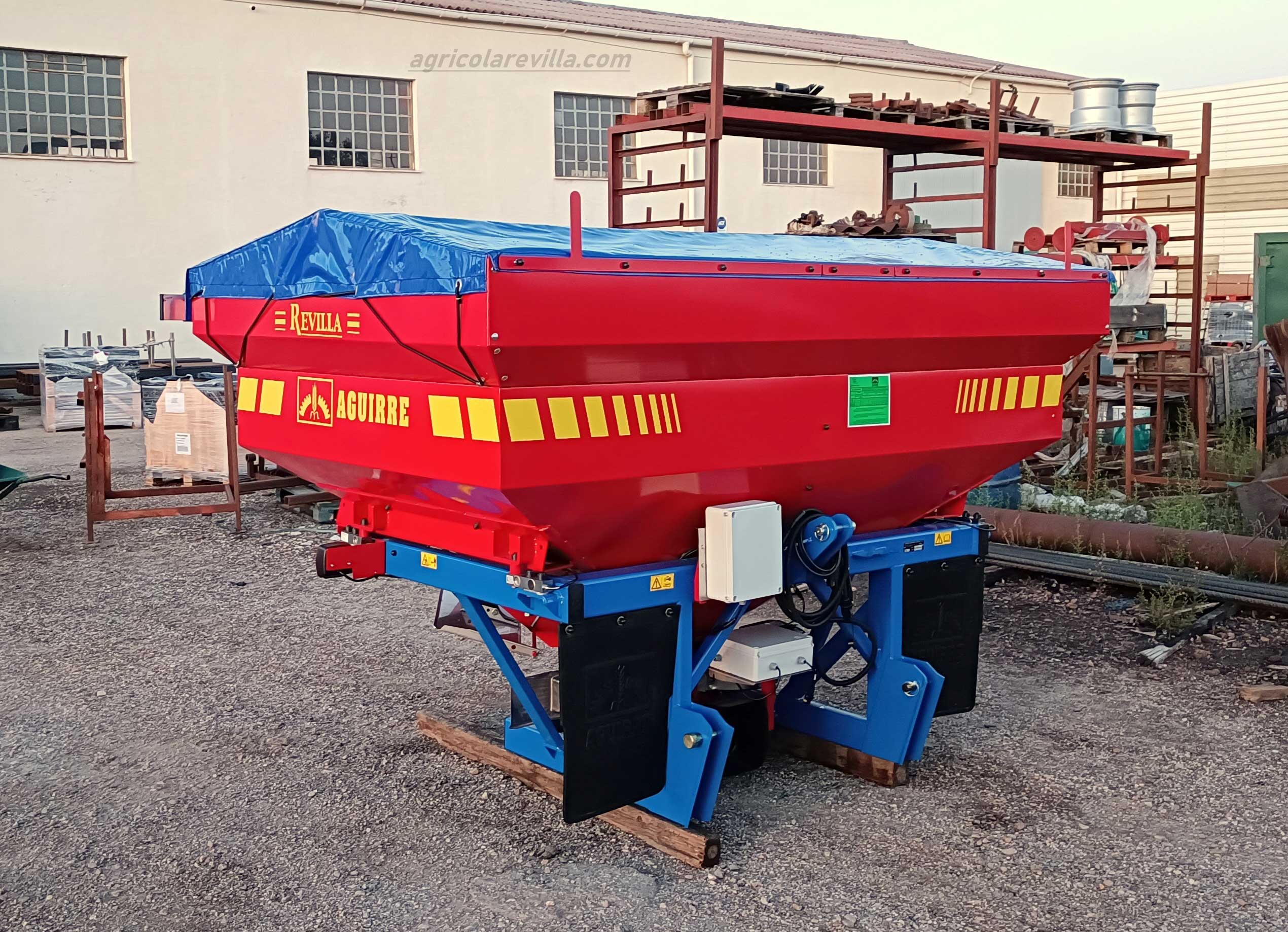 Abonadora suspendida nueva de dos platos de 2.500 kg marca AGUIRRE, modelo AC2 2500 AGD 201 PC