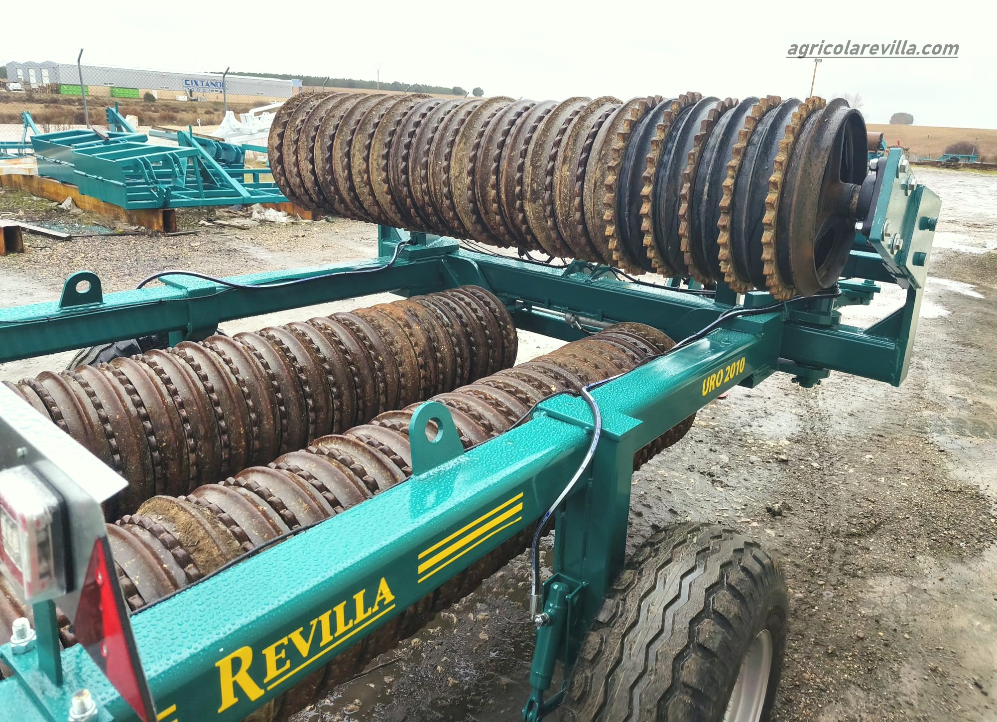 Rodillo agrícola semi nuevo de discos de 7 m marca Revilla