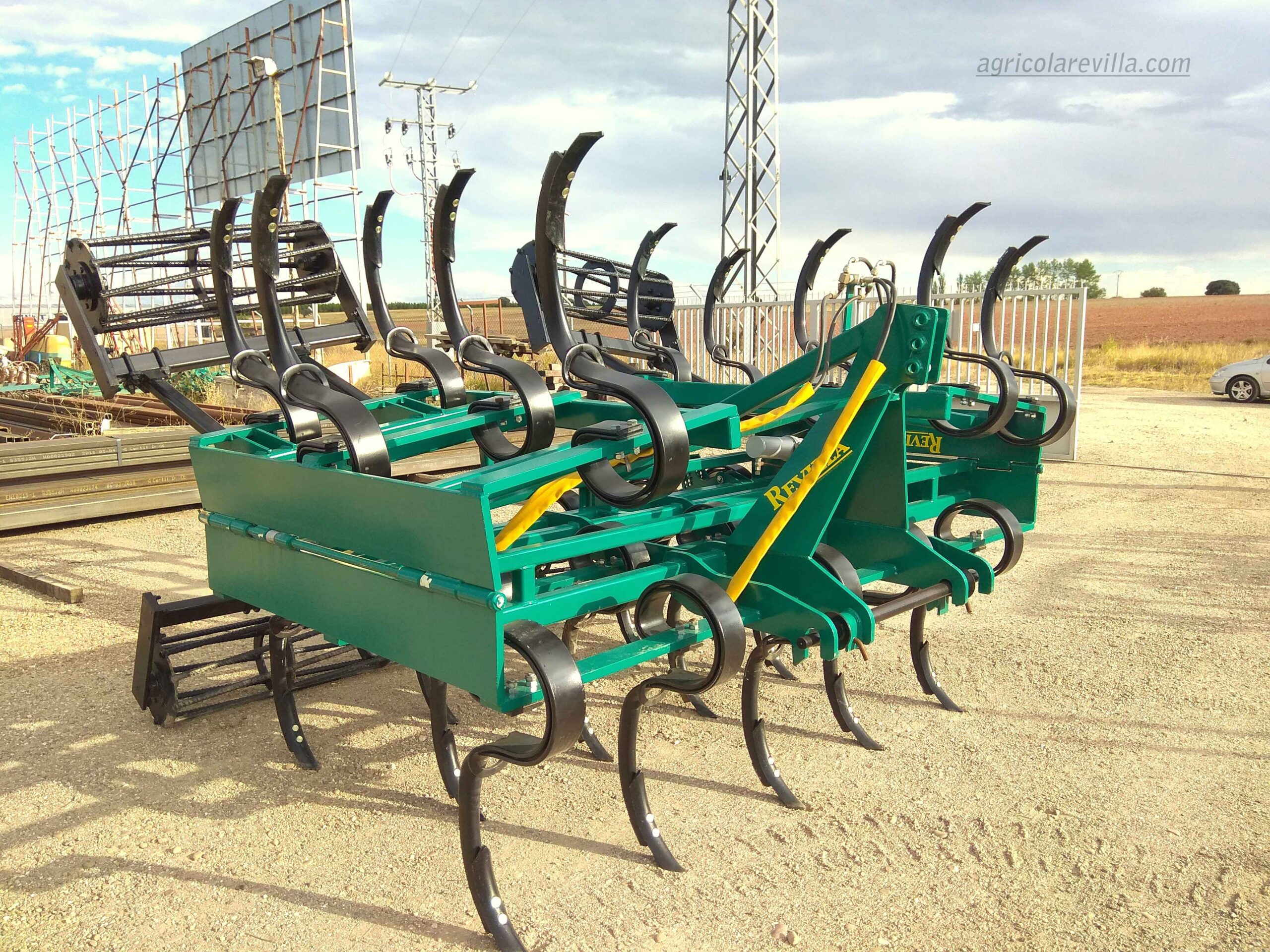 Vibro cultivador de ocasión de 25 brazos Bianchi de 100x14 (Cyclops) con refuerzo marca Revilla, modelo VC-3L-430/22