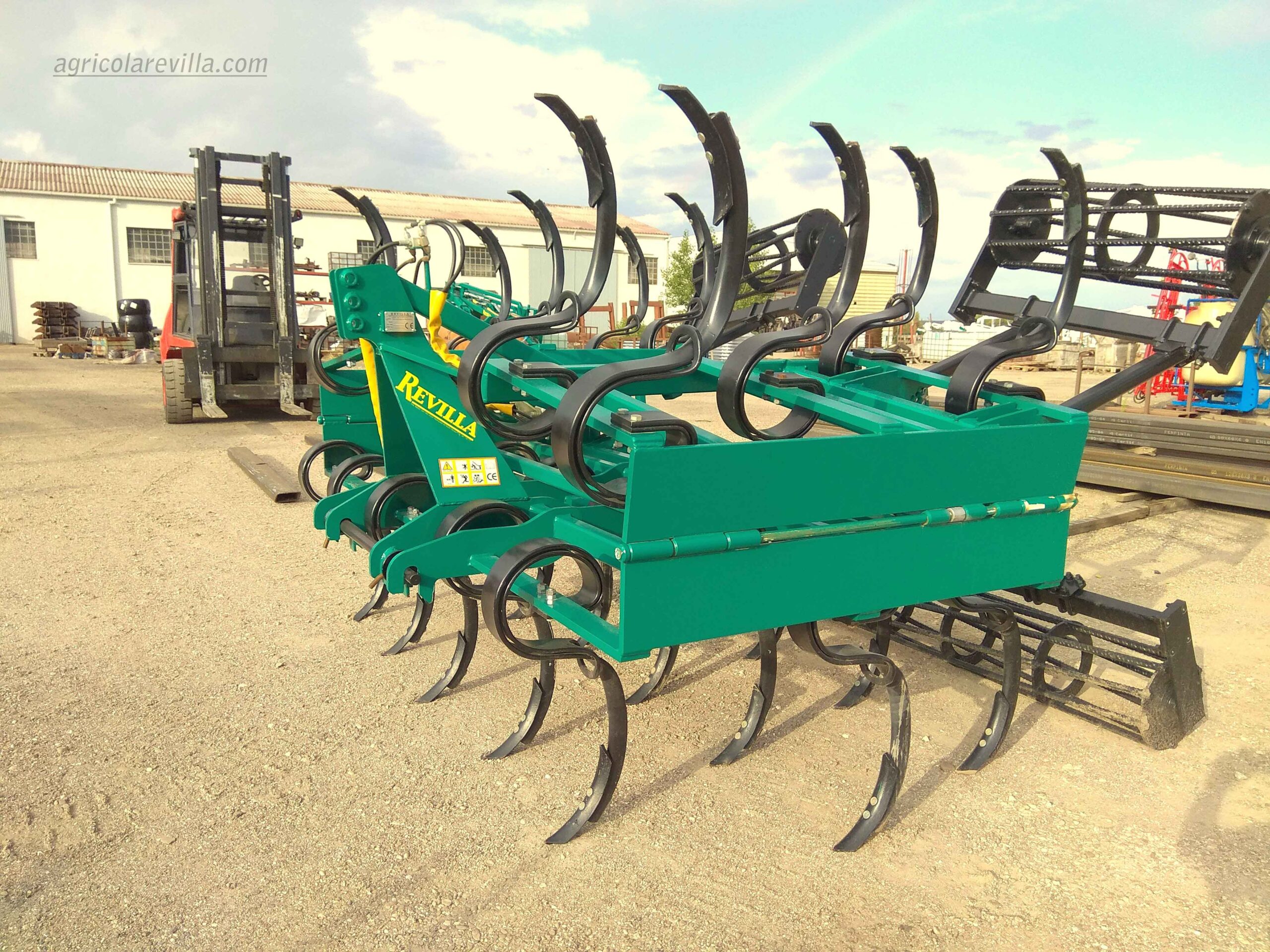 Vibro cultivador de ocasión de 25 brazos Bianchi de 100x14 (Cyclops) con refuerzo marca Revilla, modelo VC-3L-430/22