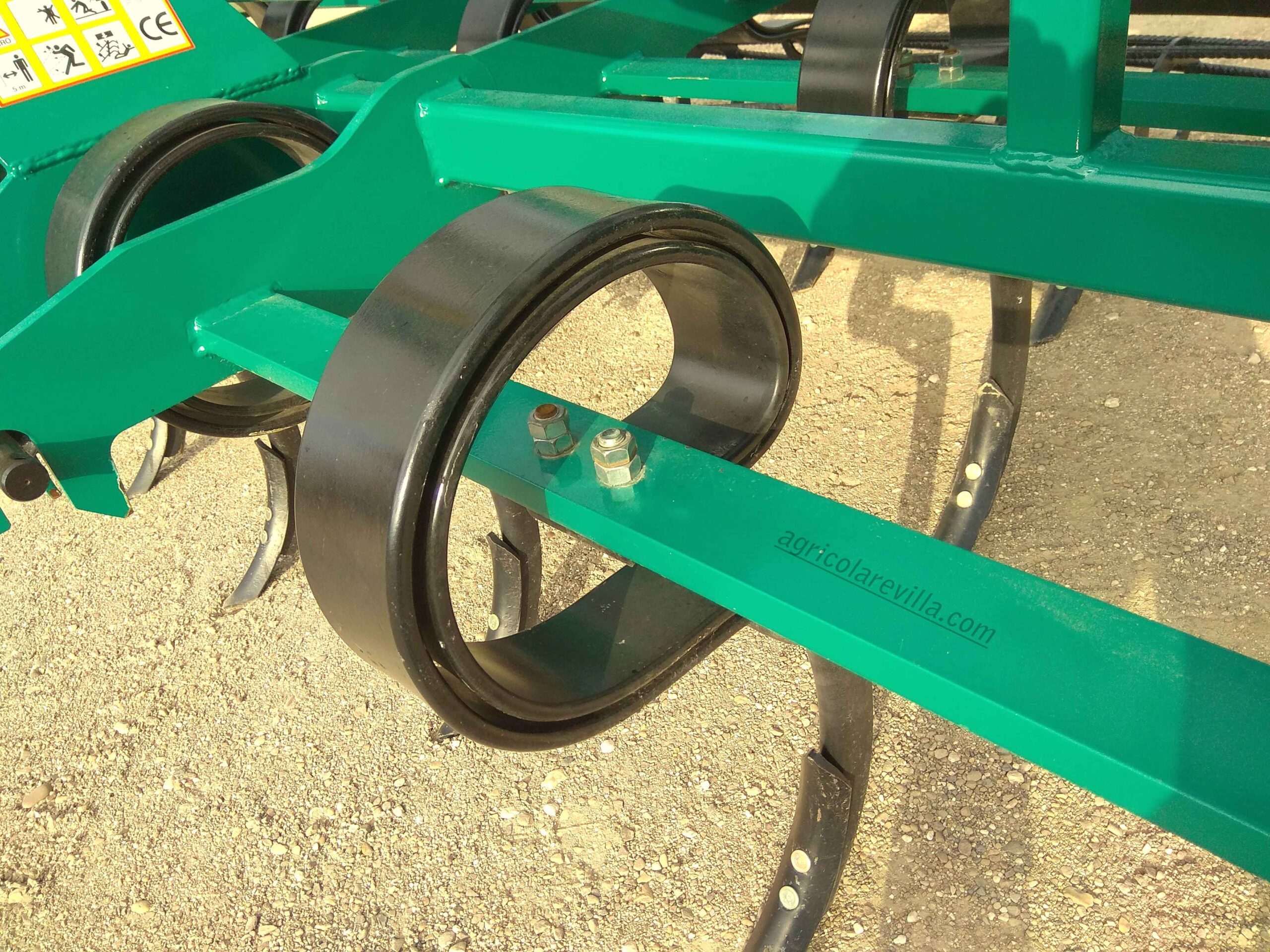Vibro cultivador de ocasión de 25 brazos Bianchi de 100x14 (Cyclops) con refuerzo marca Revilla, modelo VC-3L-430/22