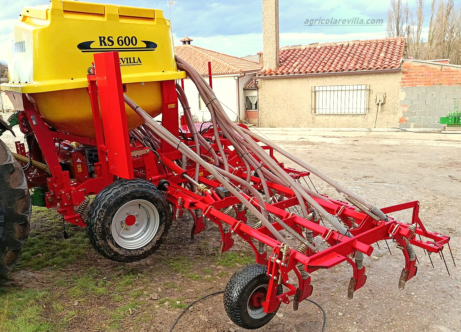 Sembradora neumática de ocasión de 6 m de trabajo marca AGUIRRE, modelo RS 600