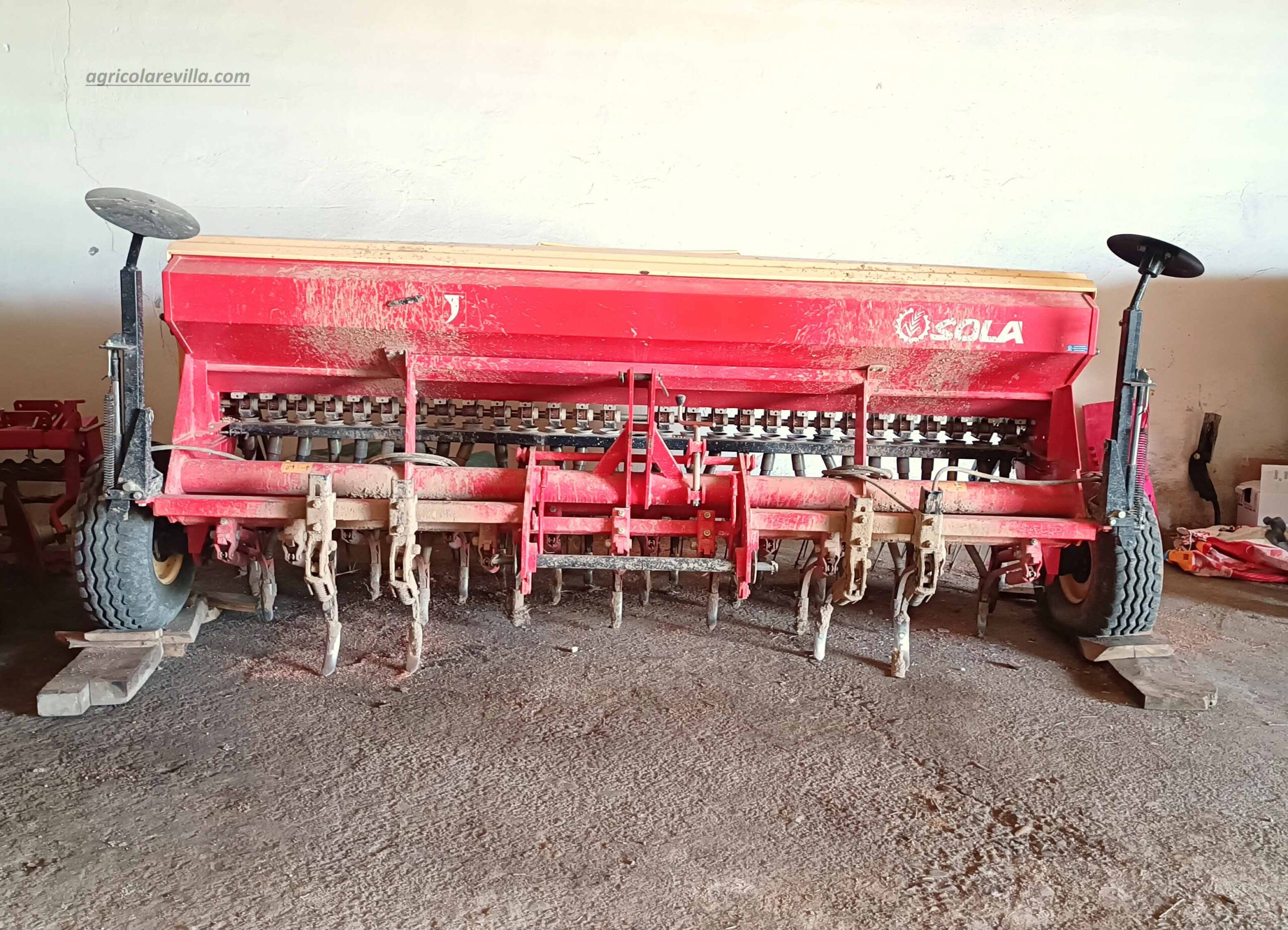 Sembradora usada suspendida de 3,5 m de trabajo marca Sola, modelo Trisem 194 3500/28 GC.