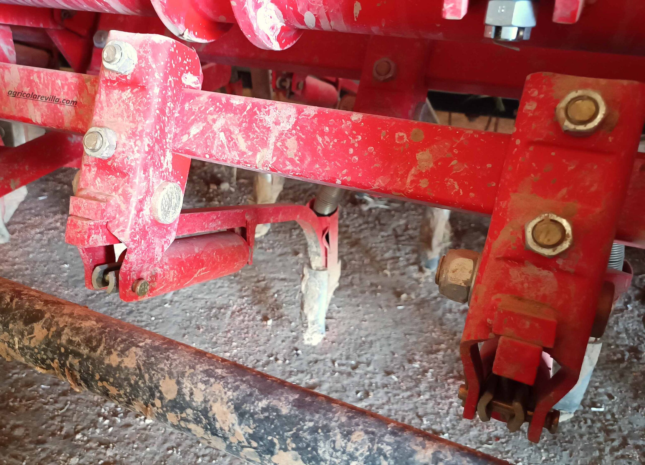 Sembradora usada suspendida de 3,5 m de trabajo marca Sola, modelo Trisem 194 3500/28 GC.