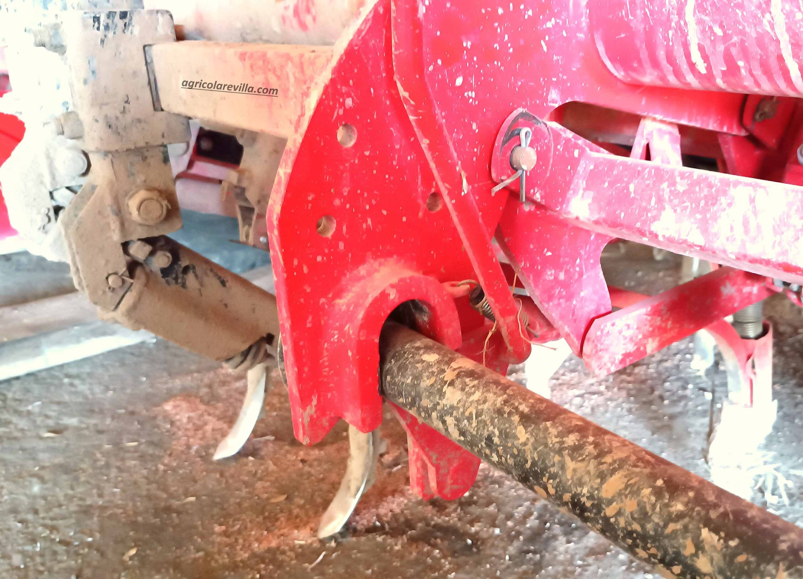 Sembradora usada suspendida de 3,5 m de trabajo marca Sola, modelo Trisem 194 3500/28 GC.