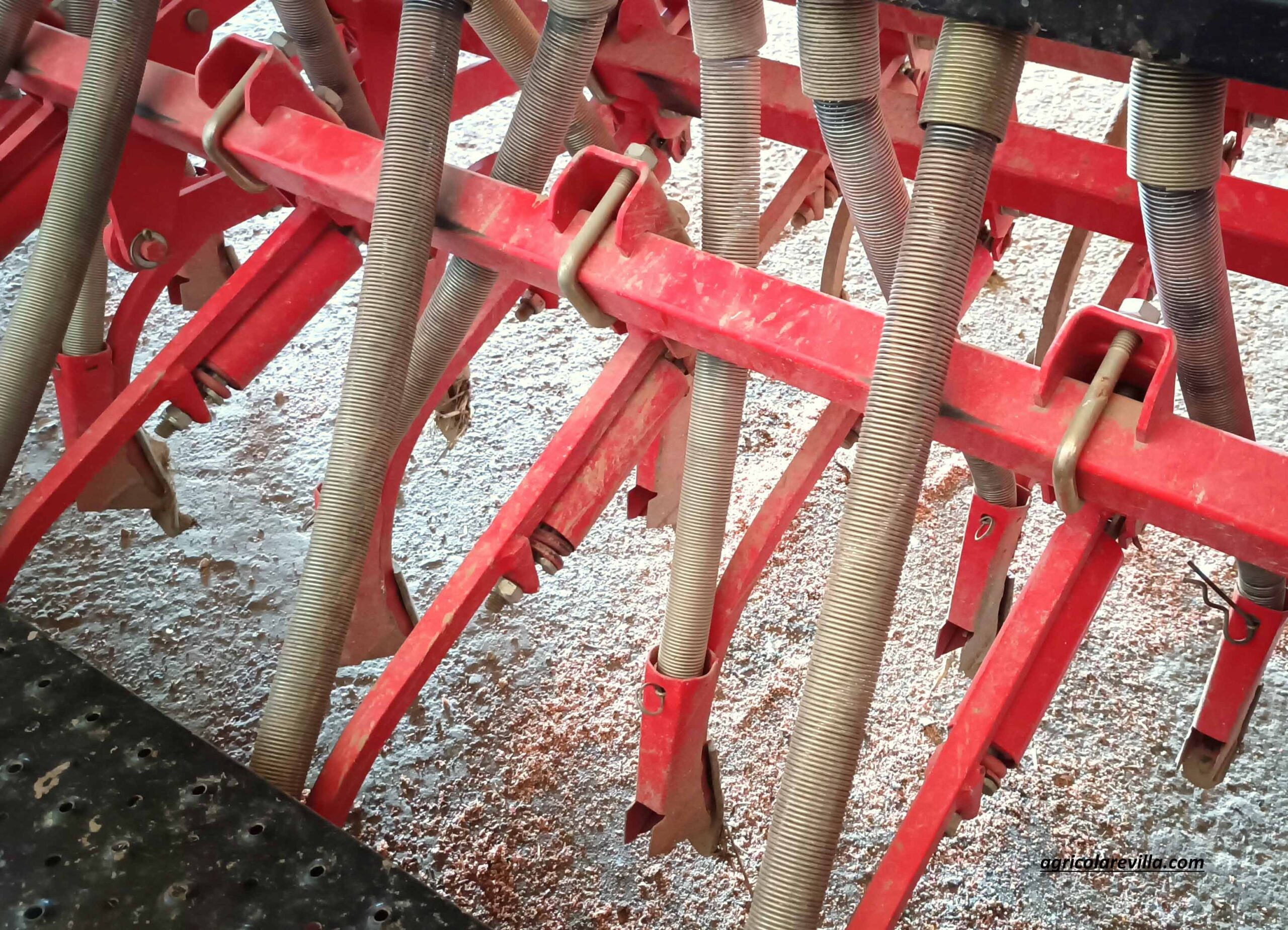 Sembradora usada suspendida de 3,5 m de trabajo marca Sola, modelo Trisem 194 3500/28 GC.