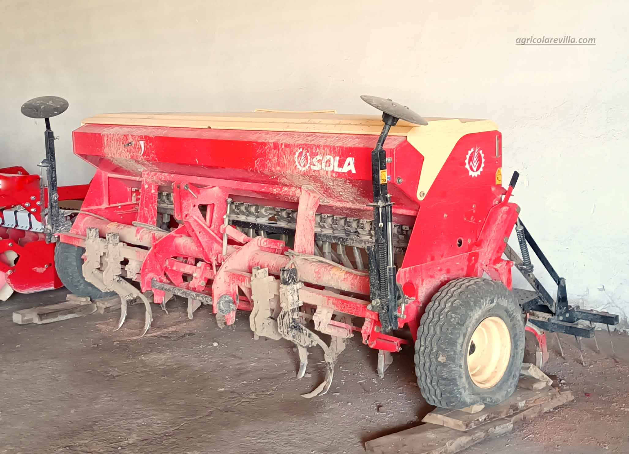 Sembradora usada suspendida de 3,5 m de trabajo marca Sola, modelo Trisem 194 3500/28 GC.