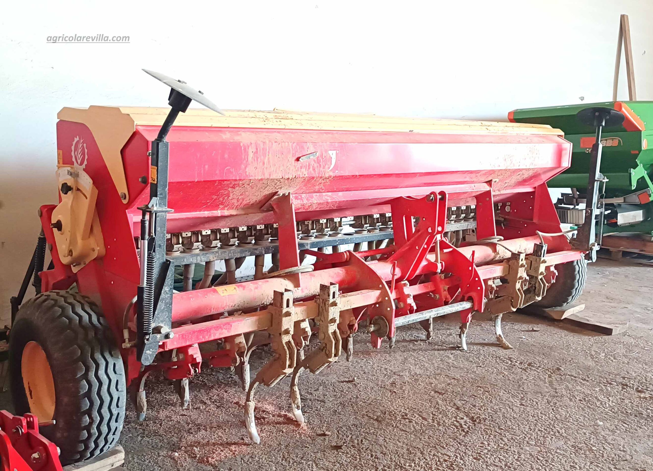 Sembradora usada suspendida de 3,5 m de trabajo marca Sola, modelo Trisem 194 3500/28 GC.