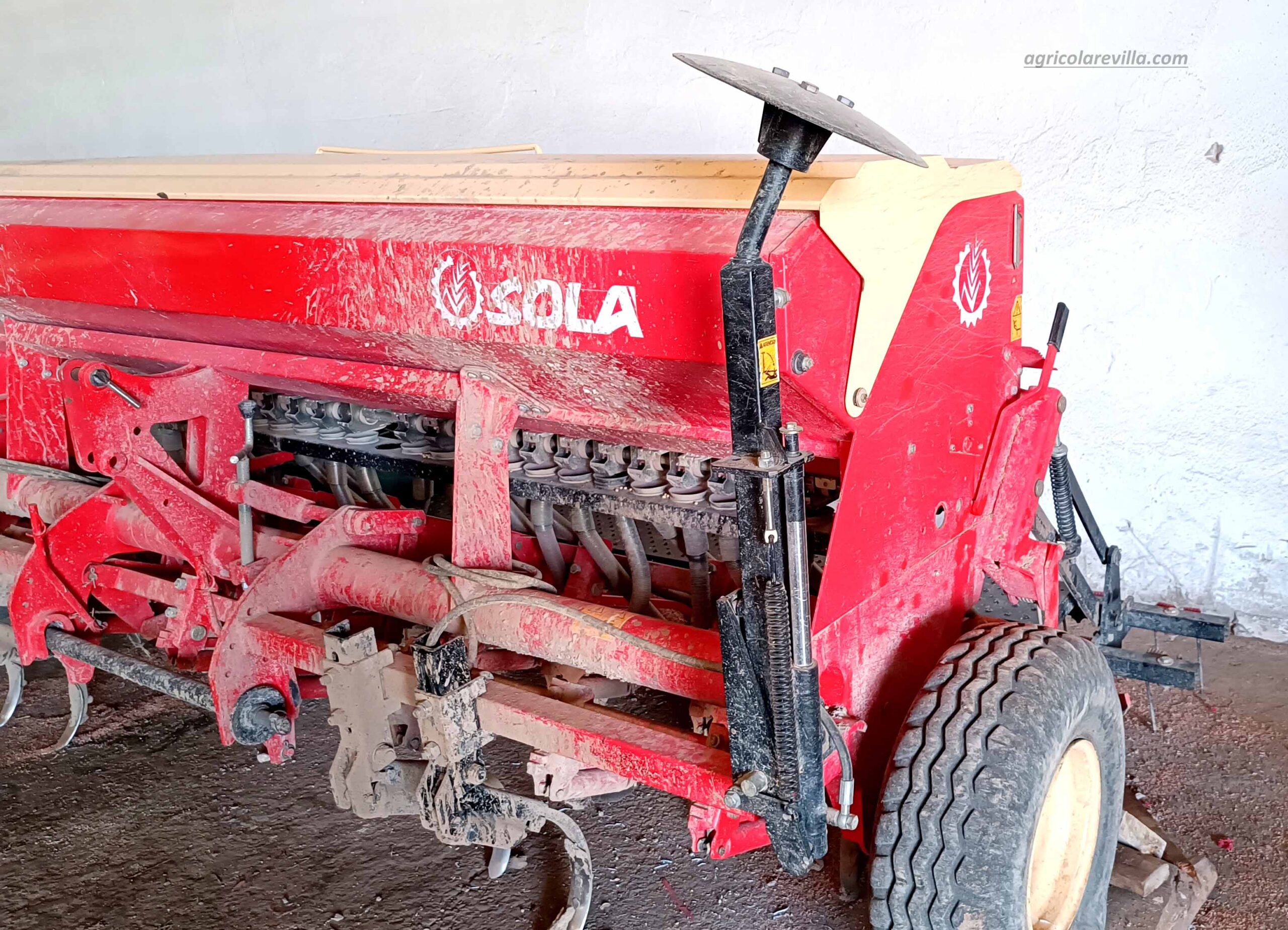 Sembradora usada suspendida de 3,5 m de trabajo marca Sola, modelo Trisem 194 3500/28 GC.