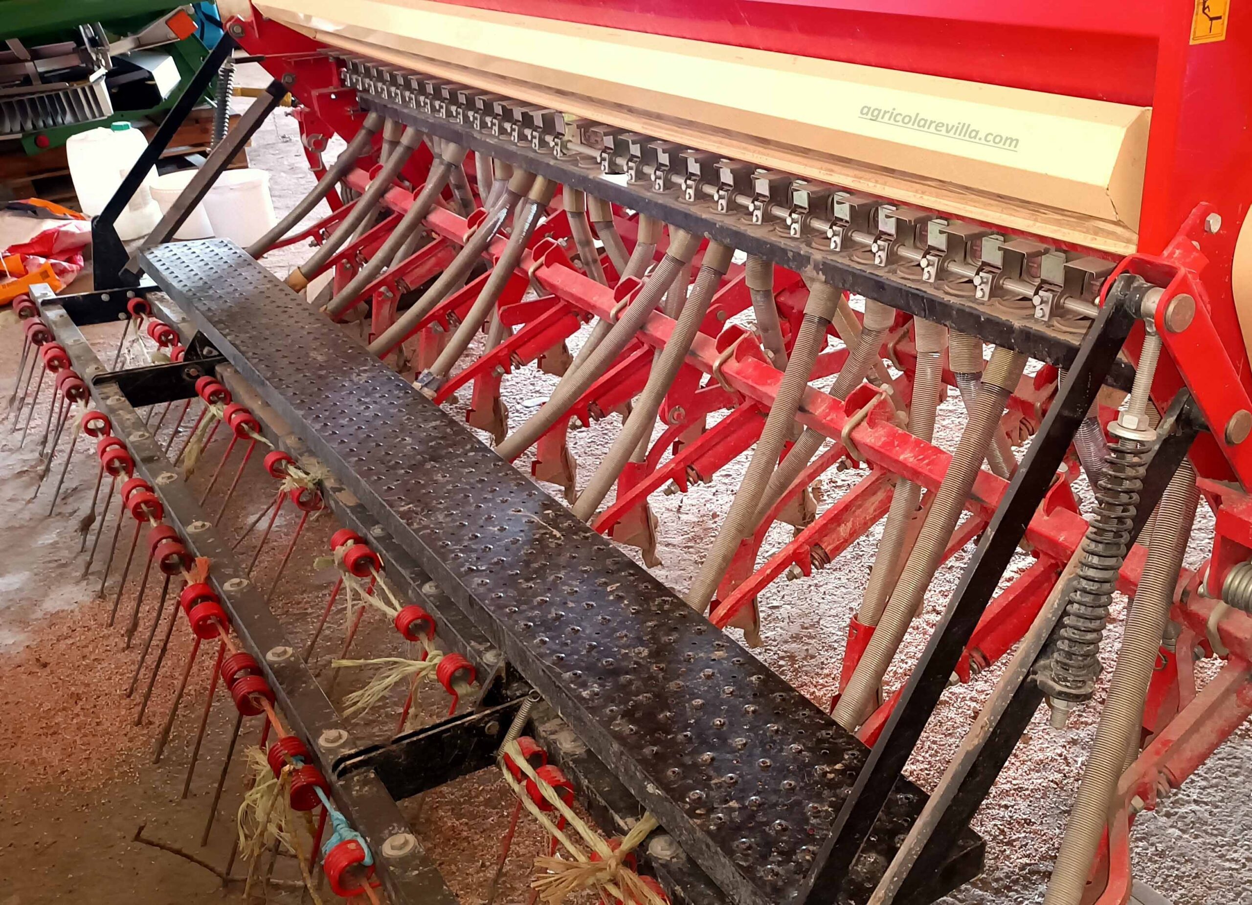 Sembradora usada suspendida de 3,5 m de trabajo marca Sola, modelo Trisem 194 3500/28 GC.