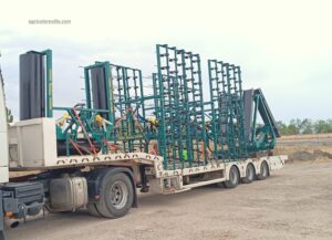 El día 7 de julio entregamos cuatro máquinas rastrojeras en los siguientes municipios: • Corrales de Duero (Valladolid) - Rastra ecológica de 7 m muelle de 16 mm • San Martin de Rubiales (Burgos) - Rastra ecológica de 7 m muelle de 16 mm • Tordesillas (Valladolid) – Entregado a nuestro distribuidor Surco Agrícola o Viga Rastrojera de 8 m con IPE de 400 mm o Rodillo frontal de 5 m con tubo de 660